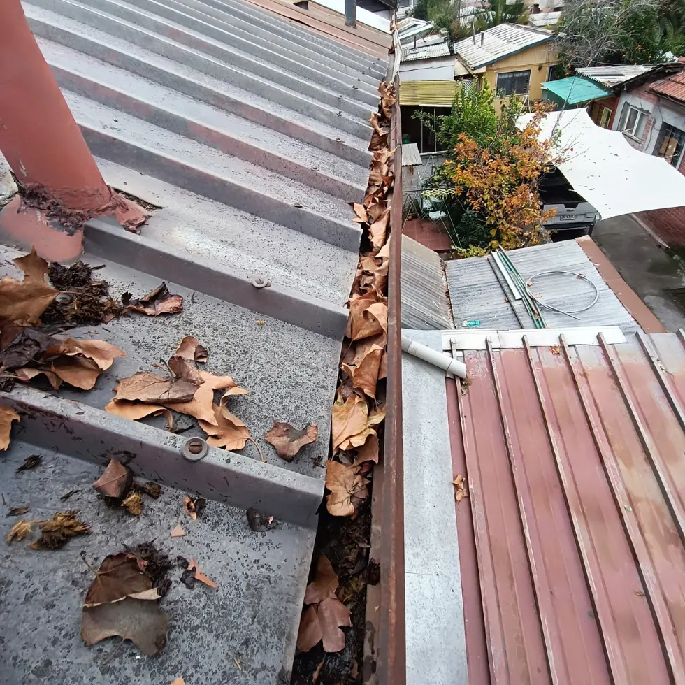 Proyecto de Reparación de Techos y Filtraciones en Santiago